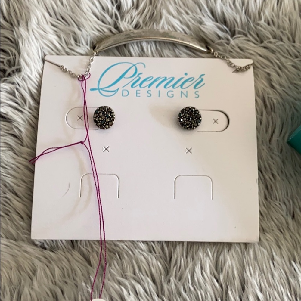 Premier designs earring and bracelet set!!